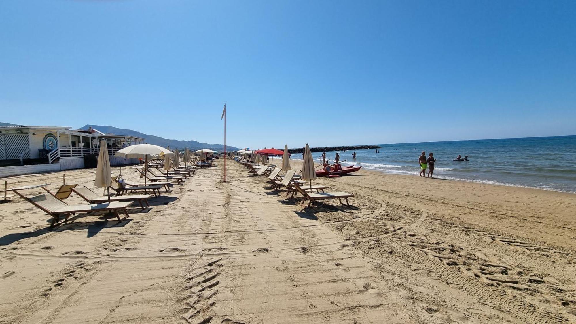 La Villa Fronte Spiaggia Bandiera Blu سبرلونغا المظهر الخارجي الصورة