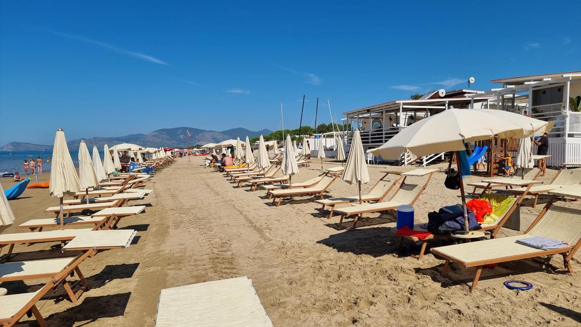 La Villa Fronte Spiaggia Bandiera Blu سبرلونغا المظهر الخارجي الصورة