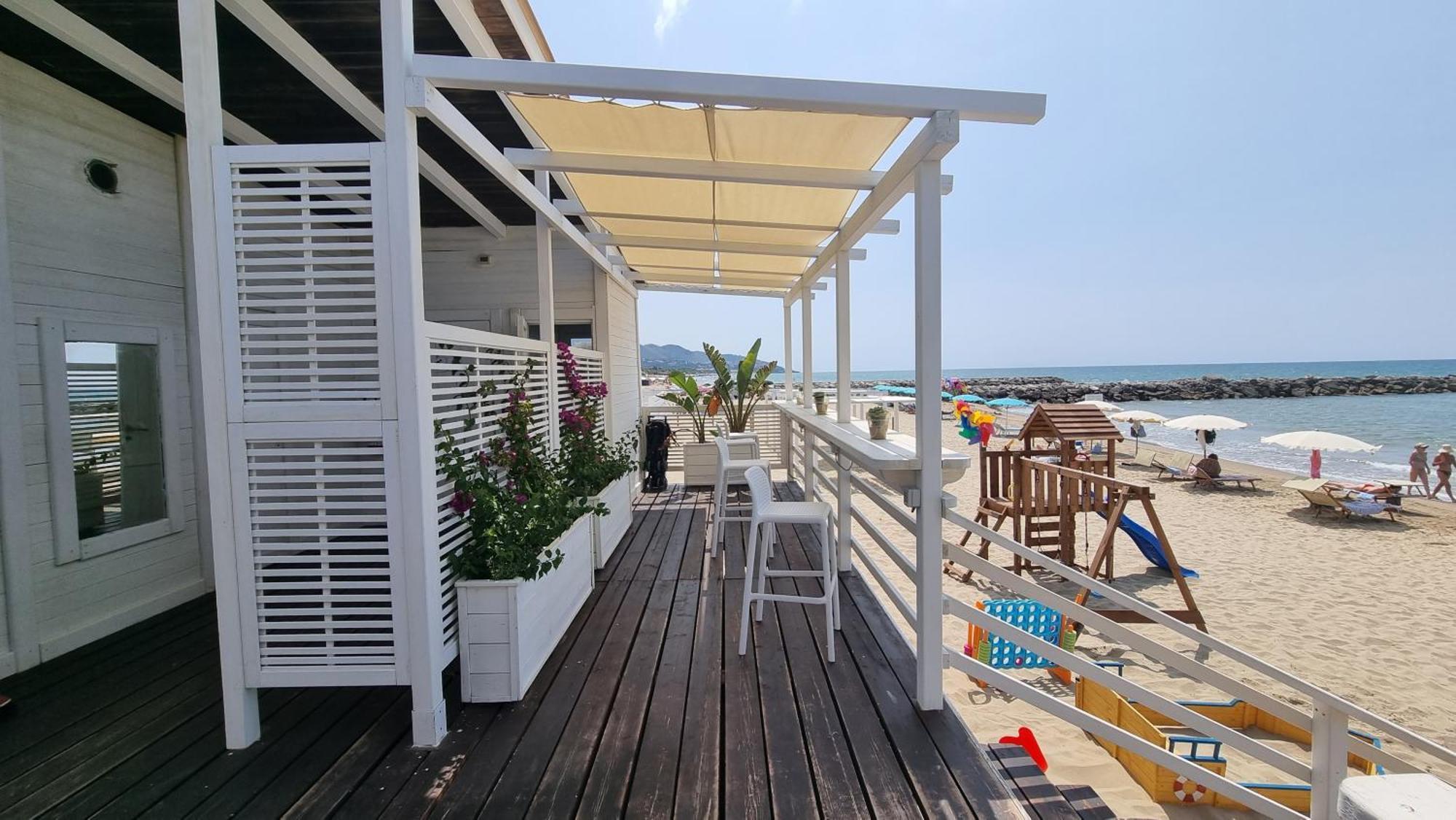 La Villa Fronte Spiaggia Bandiera Blu سبرلونغا المظهر الخارجي الصورة